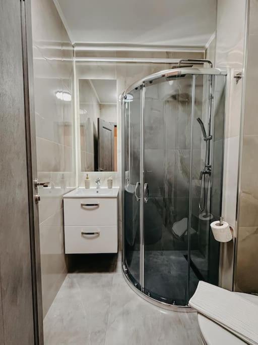 Apartmán Agoll Victoria - Self Checkin Resita Exteriér fotografie