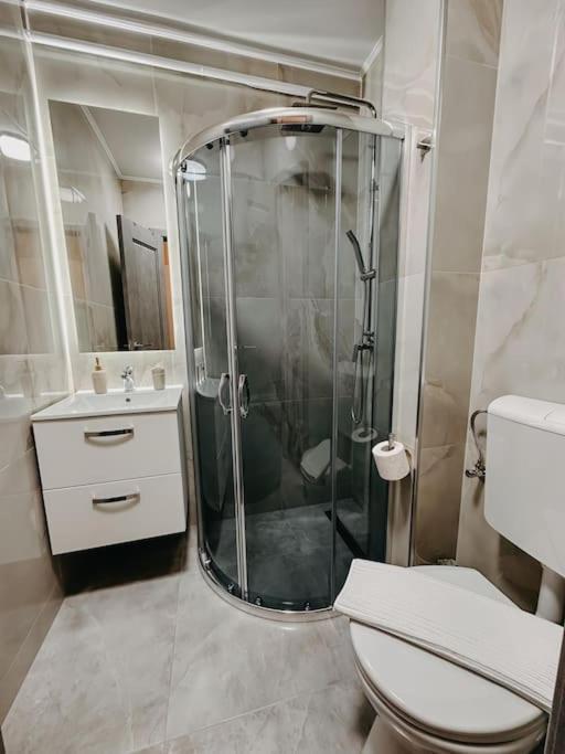 Apartmán Agoll Victoria - Self Checkin Resita Exteriér fotografie